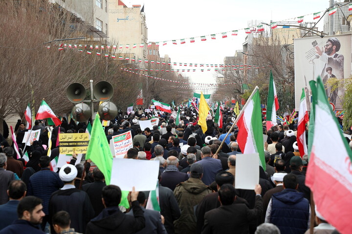 تصاویر/ حضور پر شور مردم فم در راهپیمایی دشمن‌شکن ۲۲ بهمن