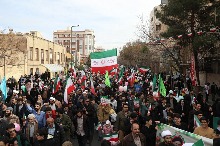 تصاویر/ حضور پر شور مردم فم در راهپیمایی دشمن‌شکن ۲۲ بهمن