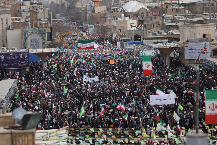 تصاویر/ حضور پر شور مردم فم در راهپیمایی دشمن‌شکن ۲۲ بهمن