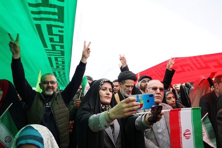 تصاویر/ حضور پر شور مردم فم در راهپیمایی دشمن‌شکن ۲۲ بهمن