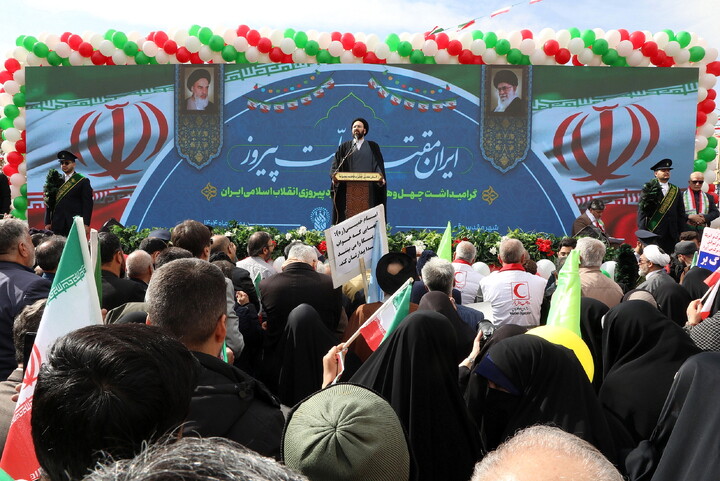 تصاویر/ حضور پر شور مردم فم در راهپیمایی دشمن‌شکن ۲۲ بهمن