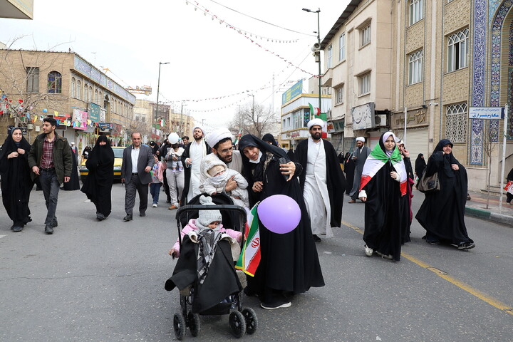 تصاویر/ حضور پر شور مردم فم در راهپیمایی دشمن‌شکن ۲۲ بهمن