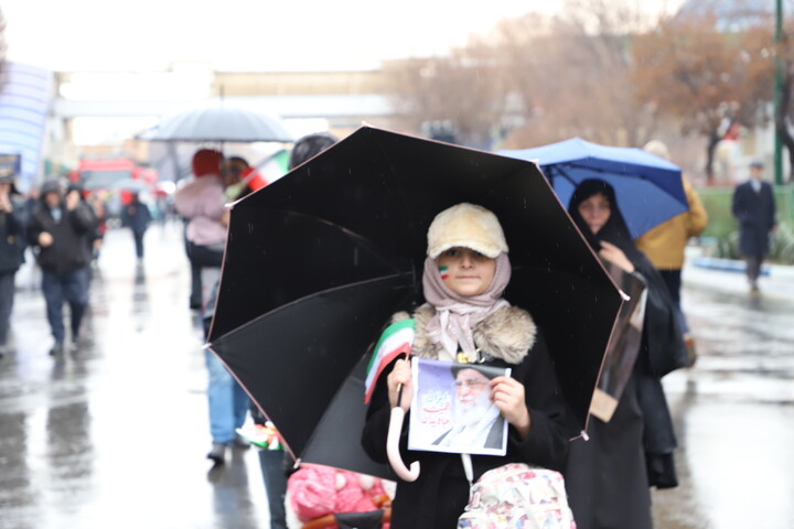 تصاویر/ خروش مردم انقلابی در راهپیمایی یوم الله ۲۲ بهمن ماه در تبریز