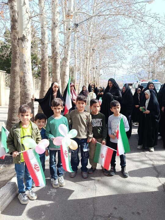 تصاویر/ مراسم راهپیمایی یوم‌الله ۲۲ بهمن در شهر ماهان