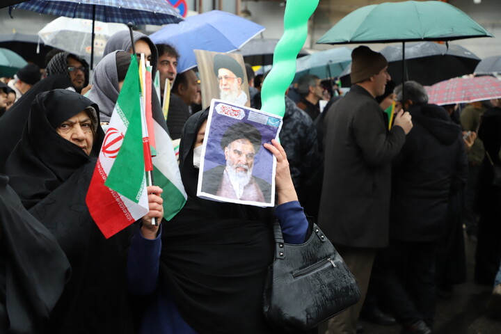 تصاویر/ خروش مردم انقلابی در راهپیمایی یوم الله ۲۲ بهمن ماه در تبریز