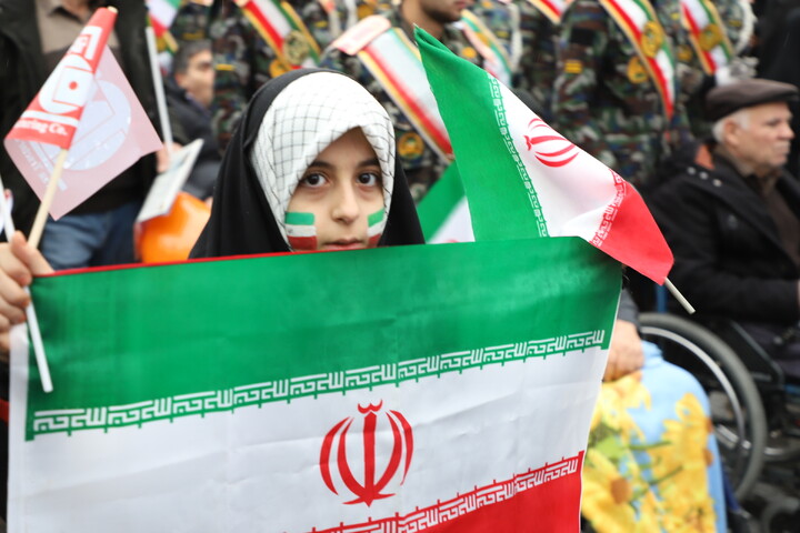 تصاویر/ خروش مردم انقلابی در راهپیمایی یوم الله ۲۲ بهمن ماه در تبریز