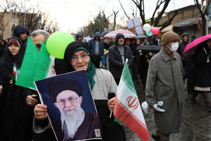 تصاویر/ خروش مردم انقلابی در راهپیمایی یوم الله ۲۲ بهمن ماه در تبریز