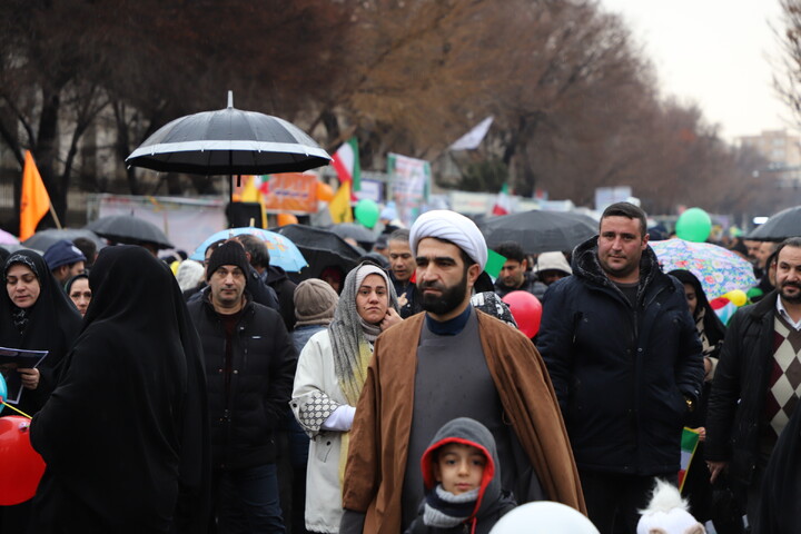تصاویر/ خروش مردم انقلابی در راهپیمایی یوم الله ۲۲ بهمن ماه در تبریز