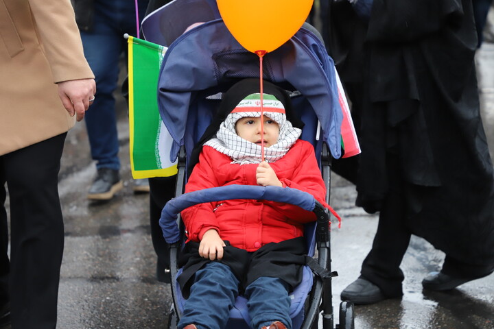 تصاویر/ خروش مردم انقلابی در راهپیمایی یوم الله ۲۲ بهمن ماه در تبریز