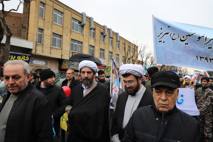 تصاویر/ خروش مردم انقلابی در راهپیمایی یوم الله ۲۲ بهمن ماه در تبریز