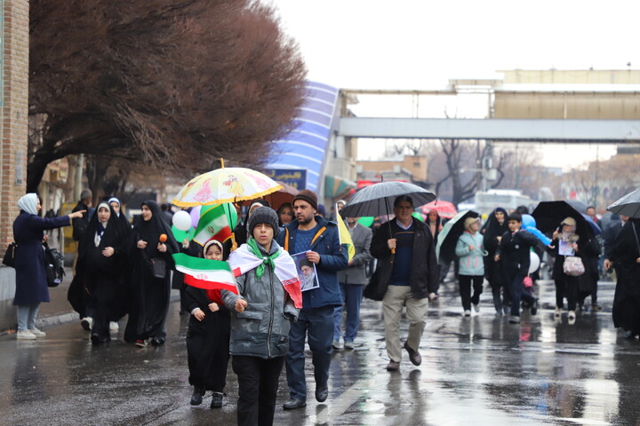 تصاویر/ خروش مردم انقلابی در راهپیمایی یوم الله ۲۲ بهمن ماه در تبریز