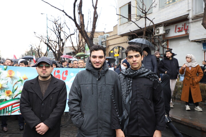 تصاویر/ خروش مردم انقلابی در راهپیمایی یوم الله ۲۲ بهمن ماه در تبریز