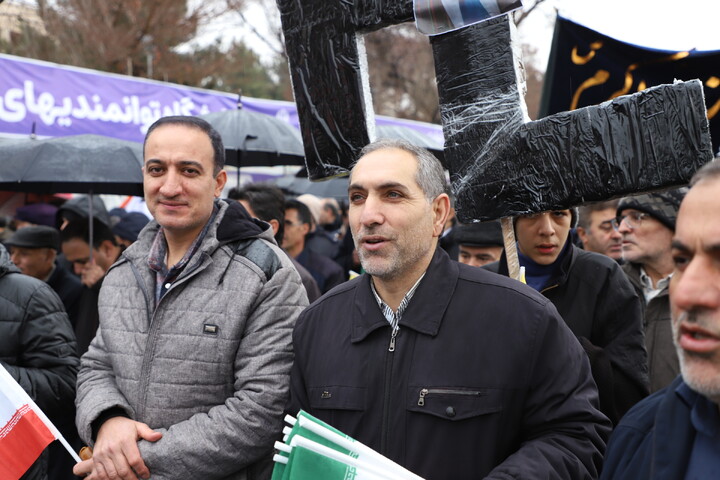 تصاویر/ خروش مردم انقلابی در راهپیمایی یوم الله ۲۲ بهمن ماه در تبریز