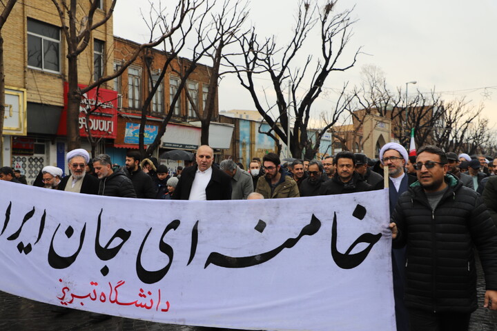 تصاویر/ خروش مردم انقلابی در راهپیمایی یوم الله ۲۲ بهمن ماه در تبریز