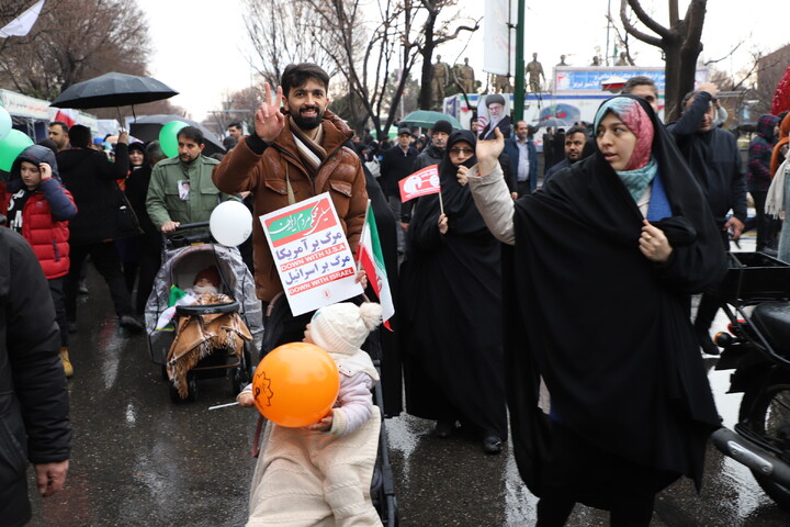 تصاویر/ خروش مردم انقلابی در راهپیمایی یوم الله ۲۲ بهمن ماه در تبریز