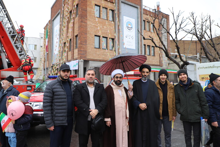 تصاویر/ خروش مردم انقلابی در راهپیمایی یوم الله ۲۲ بهمن ماه در تبریز