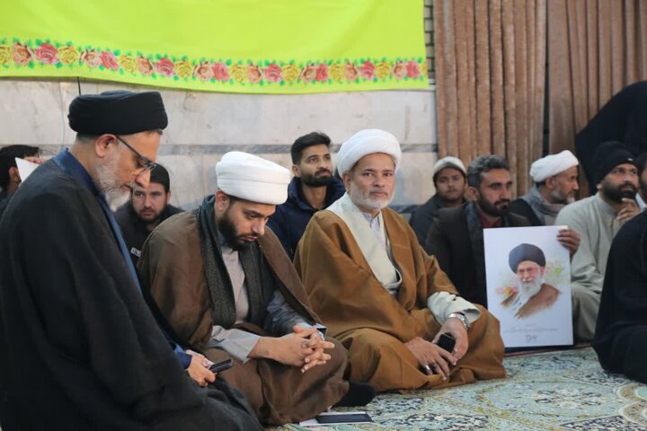 قم المقدسہ میں اردو طلاب کا عظیم اجتماع؛ انقلابِ اسلامی اور رہبرِ معظم سے تجدیدِ عہد، اسلام آباد دھماکے کی مذمت