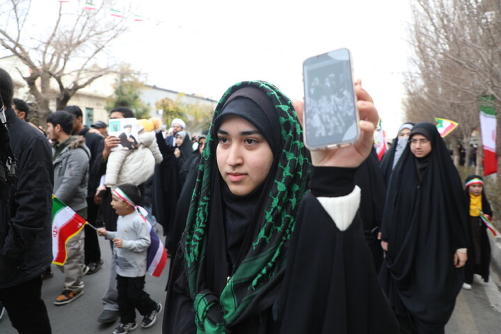 تصاویر/ راهپیمایی  پر شور مردم قم در روز ۲۲ بهمن