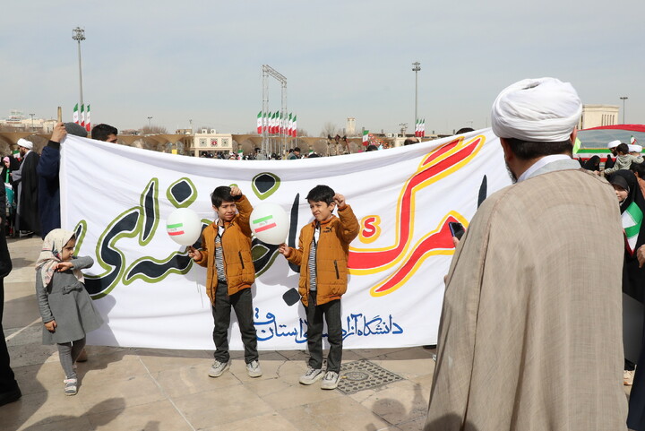 تصاویر/ راهپیمایی  پر شور مردم قم در روز ۲۲ بهمن