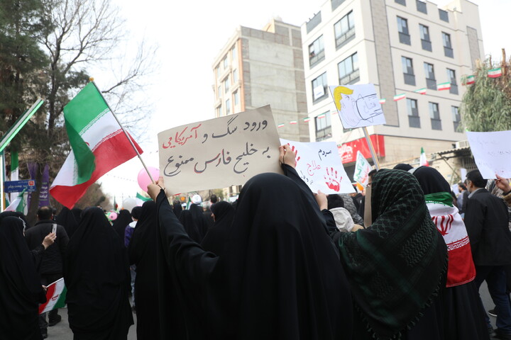 تصاویر/ راهپیمایی  پر شور مردم قم در روز ۲۲ بهمن