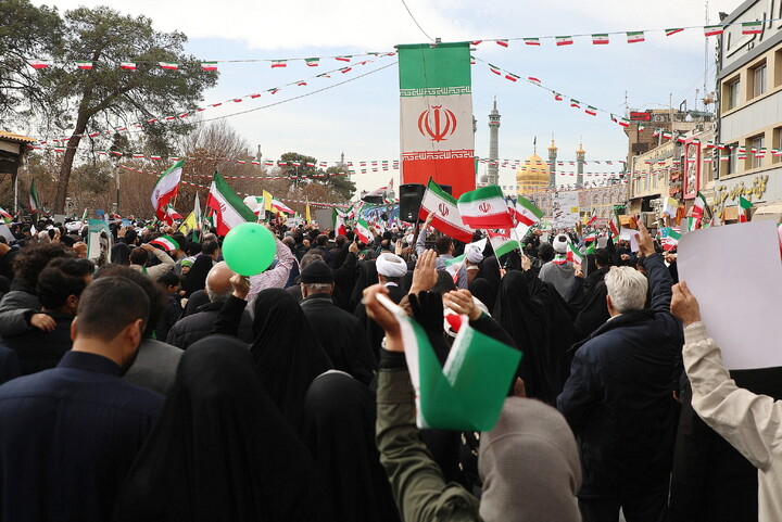 تصاویر/ راهپیمایی  پر شور مردم قم در روز ۲۲ بهمن