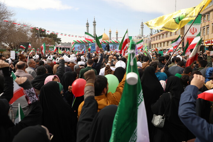 تصاویر/ راهپیمایی  پر شور مردم قم در روز ۲۲ بهمن