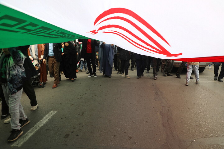 تصاویر/ راهپیمایی  پر شور مردم قم در روز ۲۲ بهمن