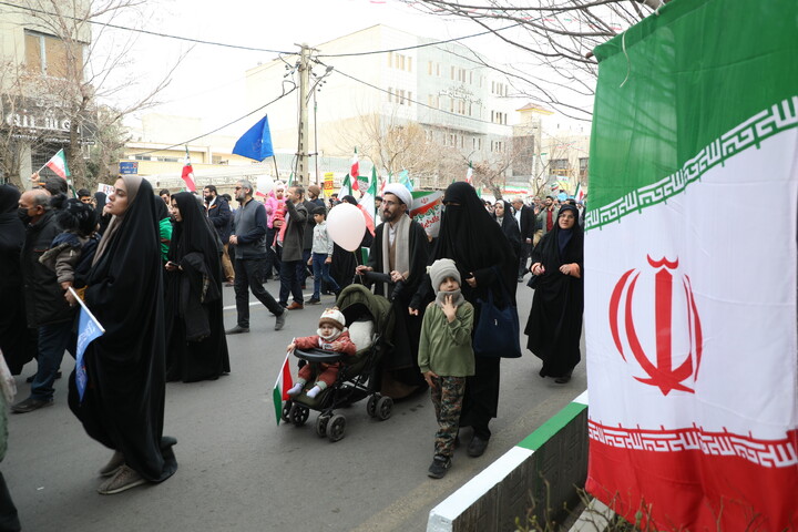تصاویر/ راهپیمایی  پر شور مردم قم در روز ۲۲ بهمن