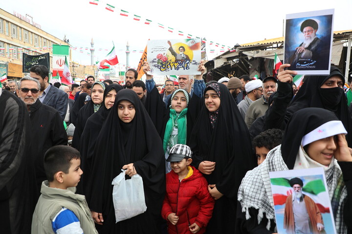تصاویر/ راهپیمایی  پر شور مردم قم در روز ۲۲ بهمن