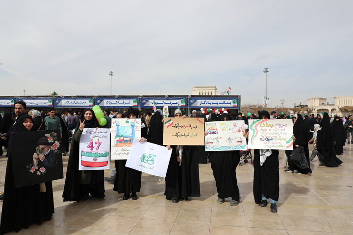 تصاویر/ راهپیمایی  پر شور مردم قم در روز ۲۲ بهمن