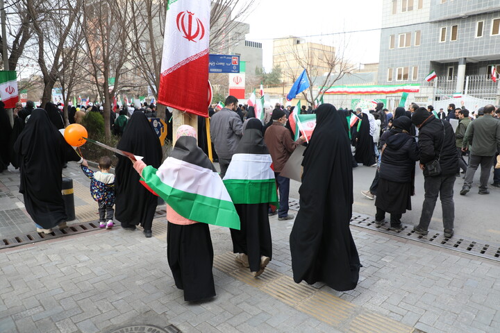 تصاویر/ راهپیمایی  پر شور مردم قم در روز ۲۲ بهمن