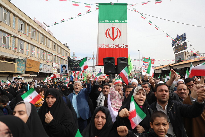 تصاویر/ راهپیمایی  پر شور مردم قم در روز ۲۲ بهمن