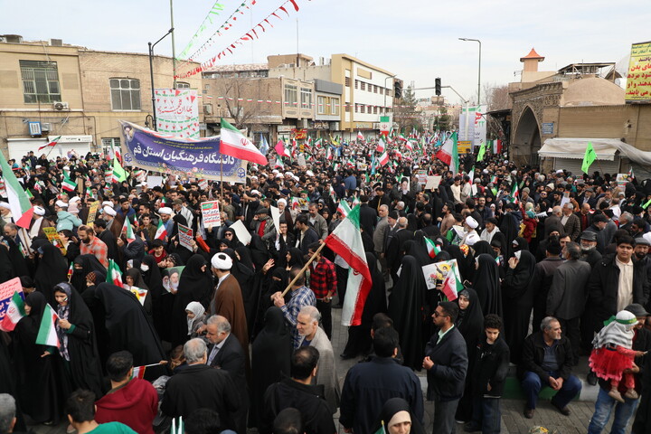 تصاویر/ راهپیمایی  پر شور مردم قم در روز ۲۲ بهمن