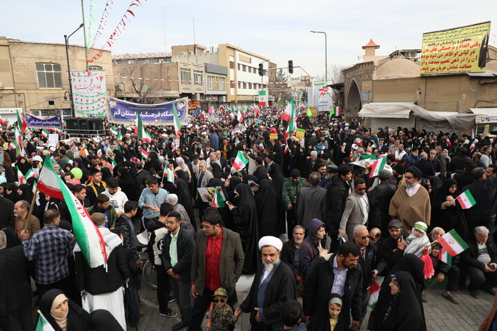 تصاویر/ راهپیمایی  پر شور مردم قم در روز ۲۲ بهمن