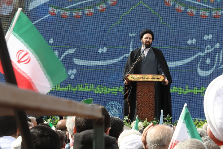 تصاویر/ راهپیمایی  پر شور مردم قم در روز ۲۲ بهمن