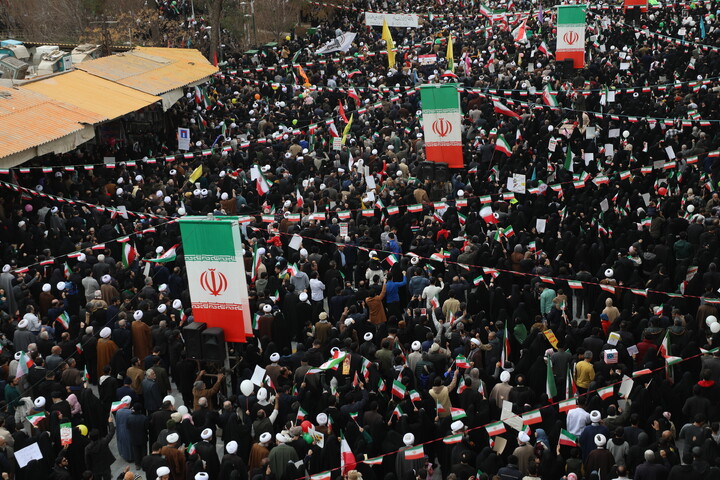 تصاویر/ راهپیمایی  پر شور مردم قم در روز ۲۲ بهمن