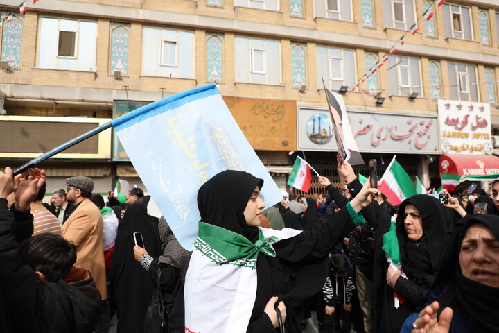 تصاویر/ راهپیمایی  پر شور مردم قم در روز ۲۲ بهمن