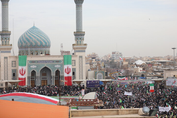 تصاویر/ راهپیمایی  پر شور مردم قم در روز ۲۲ بهمن