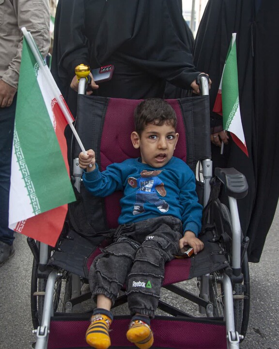 تصاویر/ نسل آینده بوشهر در قاب راهپیمایی ۲۲ بهمن