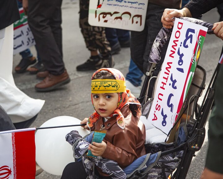 تصاویر/ نسل آینده بوشهر در قاب راهپیمایی ۲۲ بهمن