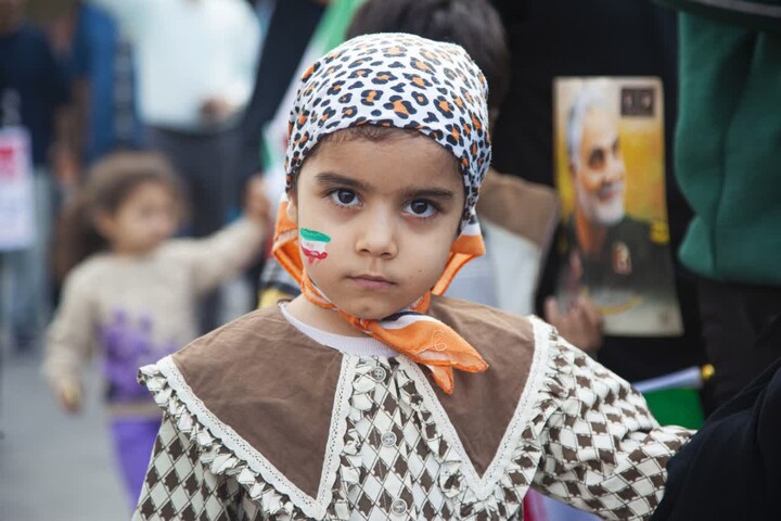 تصاویر/ نسل آینده بوشهر در قاب راهپیمایی ۲۲ بهمن