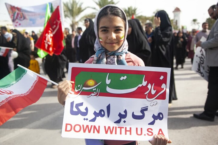 تصاویر/ نسل آینده بوشهر در قاب راهپیمایی ۲۲ بهمن