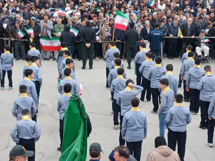 تصاویر / حضور حماسی مردم نهاوند در 22 بهمن