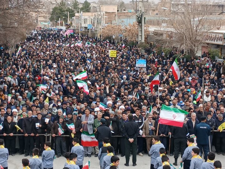 تصاویر / حضور حماسی مردم نهاوند در 22 بهمن