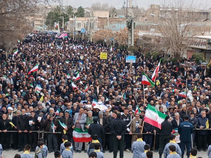 تصاویر / حضور حماسی مردم نهاوند در 22 بهمن