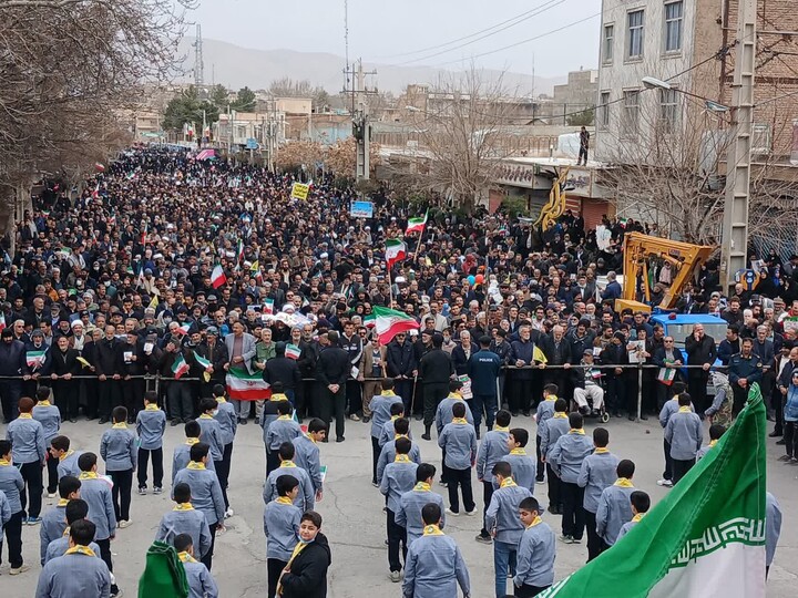 تصاویر / حضور حماسی مردم نهاوند در 22 بهمن