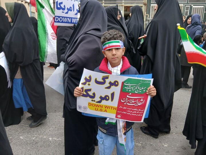 تصاویر / حضور حماسی مردم نهاوند در 22 بهمن