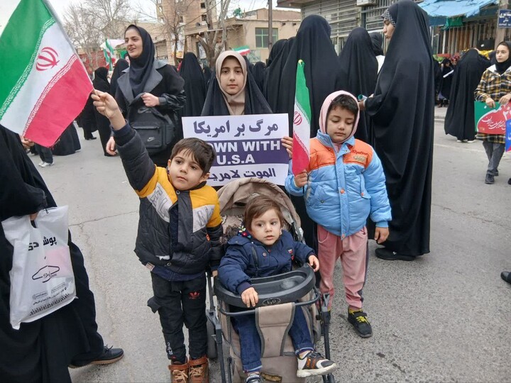 تصاویر / حضور حماسی مردم نهاوند در 22 بهمن