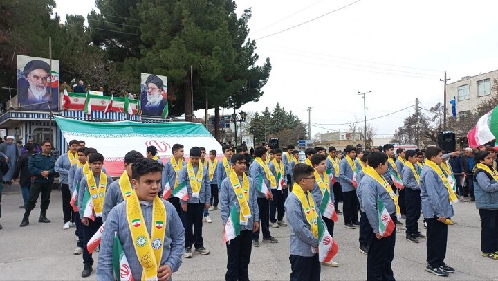 تصاویر / حضور حماسی مردم نهاوند در 22 بهمن