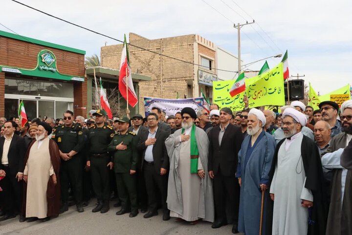 تصاویر/ تجلی همبستگی و وفاداری و اعلام بیعت با ولایت در راهپیمایی ۲۲ بهمن شهرستان بافق